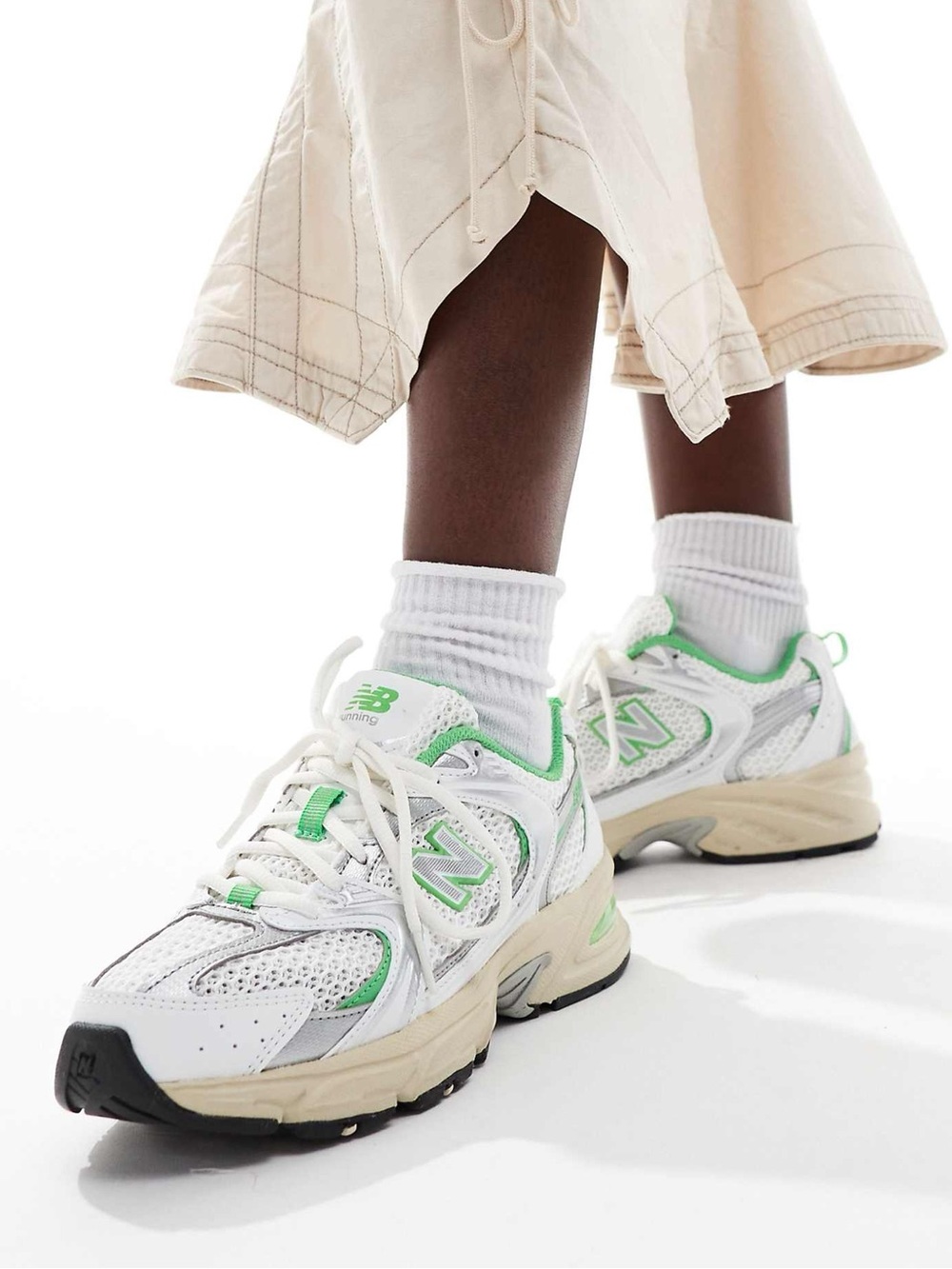 New Balance 530 sneakers white and green with box unisex size W 9.5 M 8 in EUC